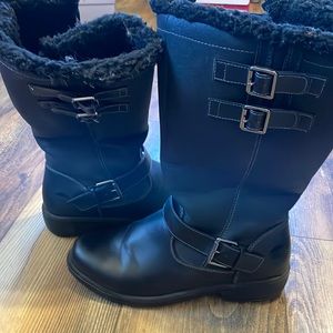 Totes. All weather Sherpa lined mid-calf winter boots. Size 9. Black.